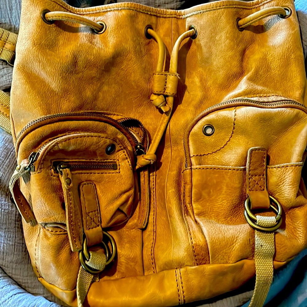 I’m selling a lucky brand leather backpack in good condition